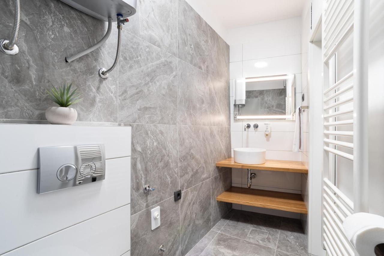 Capraria Appartments In Historic Center, With Private Parking Koper Exterior photo