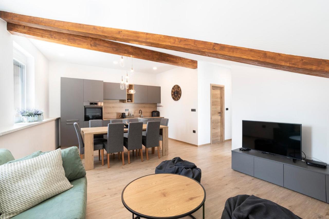 Capraria Appartments In Historic Center, With Private Parking Koper Exterior photo